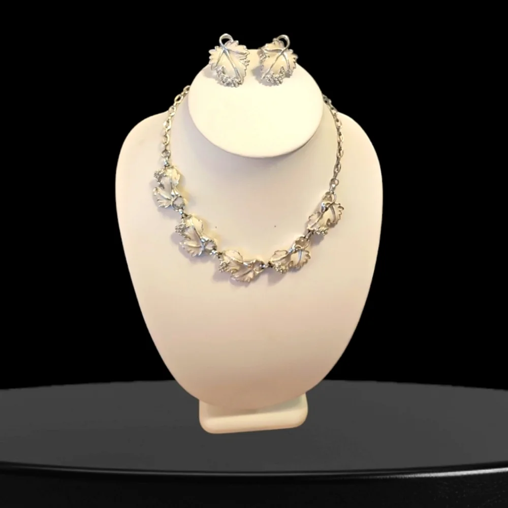 Vintage Signed Sarah Coventry Whispering Leaves Necklace,Clip Earrings Set. - Picture 5 of 5